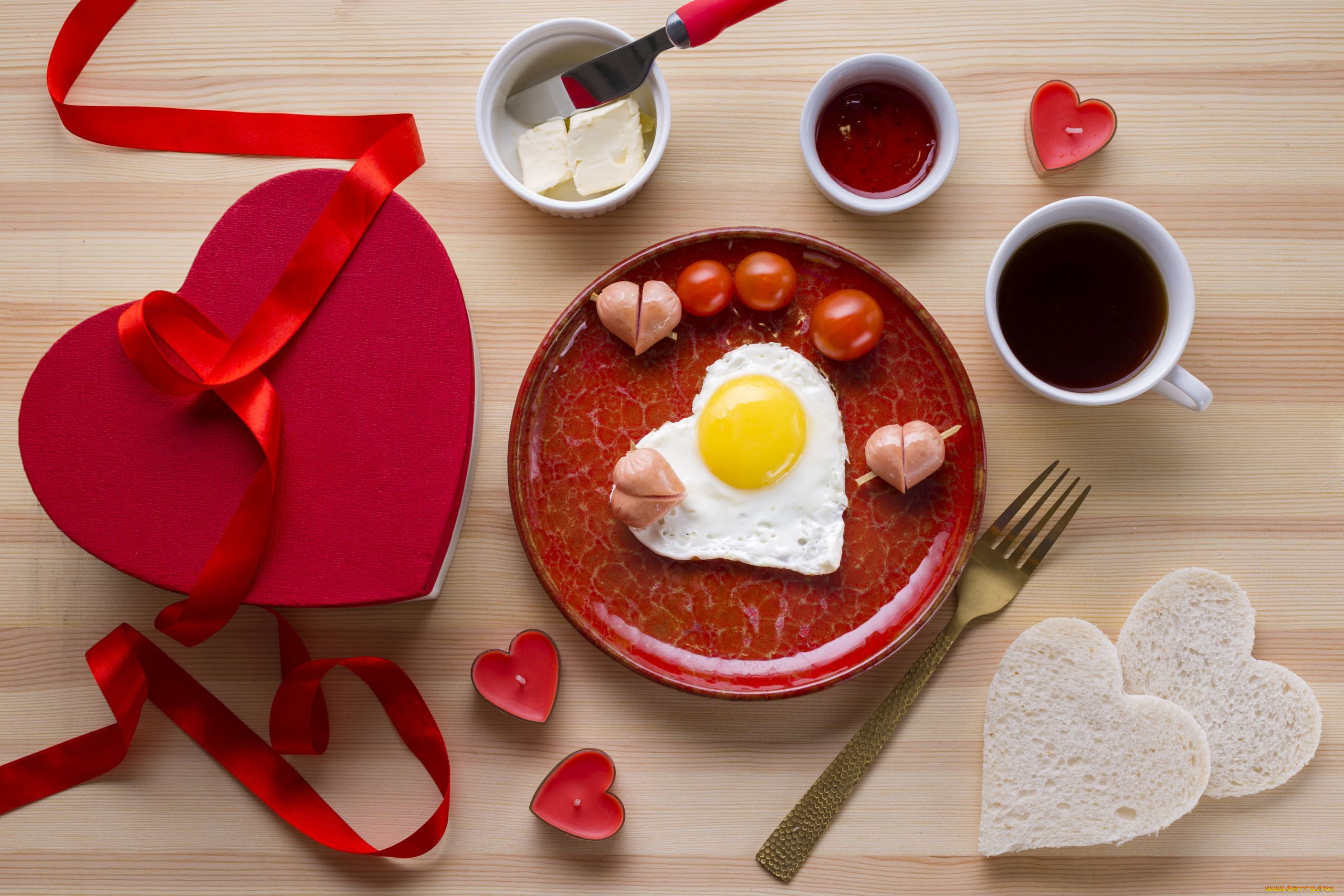 С добрым утром с сердечком мужчине. Романтический завтрак. Завтрак с сердечками. Завтрак на 14 февраля.